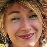 Adorable Alice Nøgen