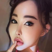 Aili Minami Nøgen