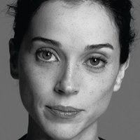 Annie Clark Nøgen