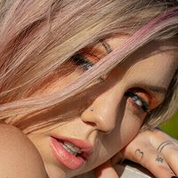 Ariel Atwood Nøgen
