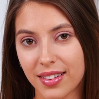 Avery Nona Nøgen
