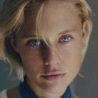 Becca Hiller Nøgen