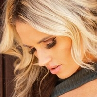 Bikinihuntress Nøgen