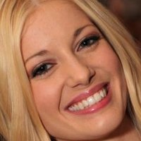 Charlotte Stokely Nøgen