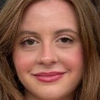 Cortlyn Russo Nøgen