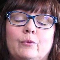 Dee Hennigan Nøgen