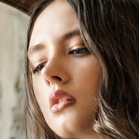 Diana Shemetova Nøgen