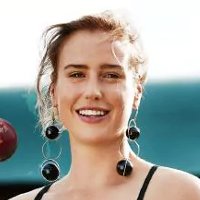 Elisa Perry Nøgen