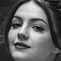 Ella Hunt Nøgen