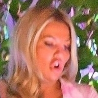 Ellie Mackenzie Nøgen