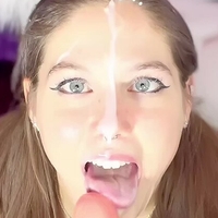 Ellie Skyes Nøgen