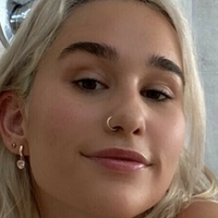 Emily_H Nøgen