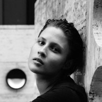 Emma Catherwood Nøgen