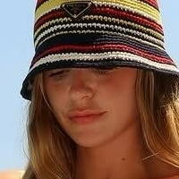 Ezgi Eyuboglu Nøgen