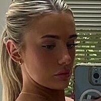 Holly Humphreyss Nøgen