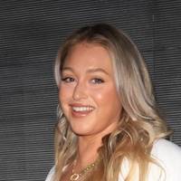 Iskra Lawrence Nøgen