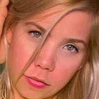 Izza Kowalski Nøgen