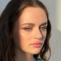 Joey King Nøgen