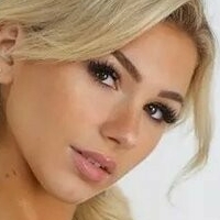 Julie Ambrose Nøgen