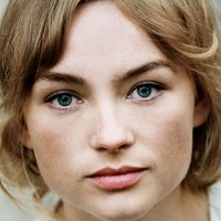 Kyra Sophia Kahre Nøgen