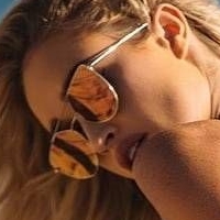 Kyra Transtrum Nøgen