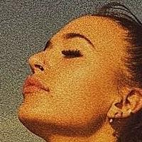 Lennon Stella Nøgen