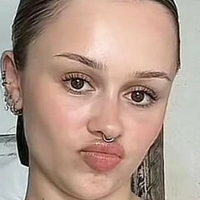 Lila Janowska Nøgen