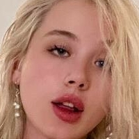 Milla Royce Nøgen