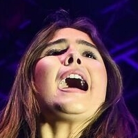 Mimi Webb Nøgen