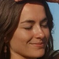 Molly Wallace Nøgen