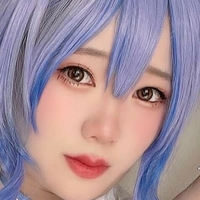 Momiko Lin Nøgen