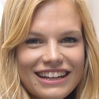 Nadine Leopold Nøgen