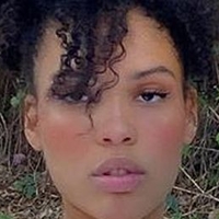 Nara Aziza Nøgen