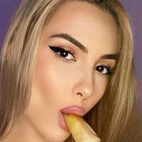 ninakhalifa Nøgen
