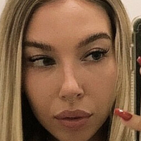 Polyesterg1rl Nøgen