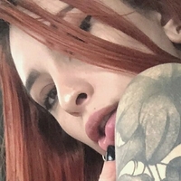 Riley Red Nøgen