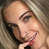 Riley Wood Nøgen