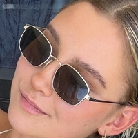 Shannon Neaves Nøgen