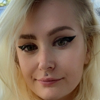 tem_momo Nøgen