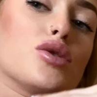 Tiauna Riley Nøgen