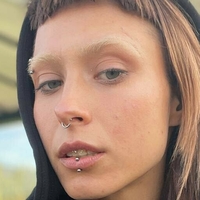 tiredmaya Nøgen