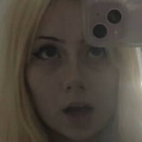 Trinity Manaj Nøgen