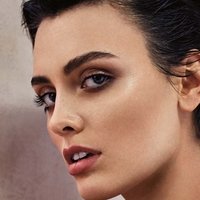Wallis Day Nøgen