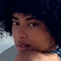 Yara Charry Nøgen